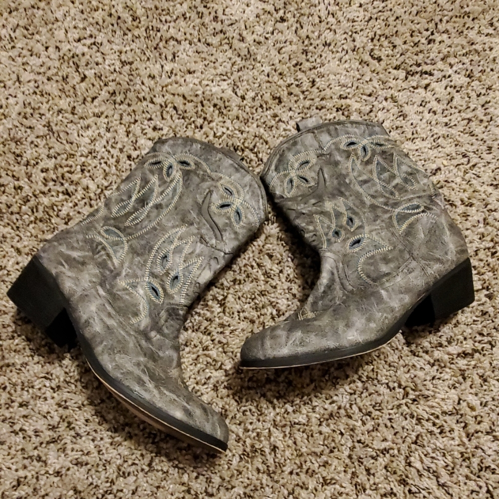 Coconuts Loretta Boot Sz 8
